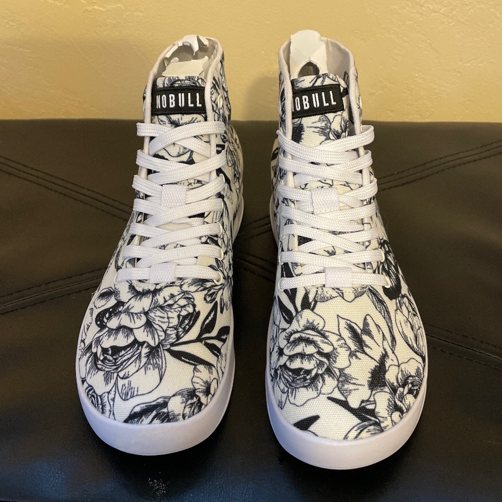 NoBull Womens 7.5 black and white high-tops